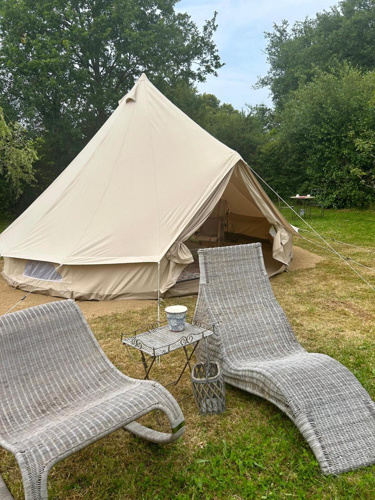 Chambre Au Jardin Tente De Charme Eguzon-Chantome Extérieur photo
